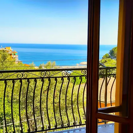 Vista Mare Tra Gli Ulivi